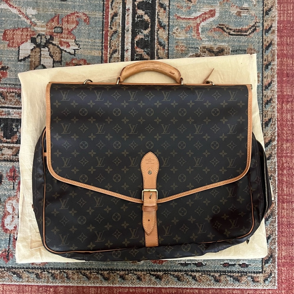 LV MONOGRAM SACCHASSE
